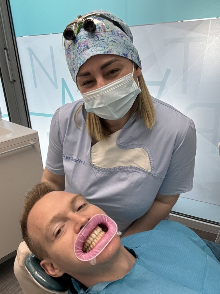 Dott. Martini sottoposto ad igiene orale professionale